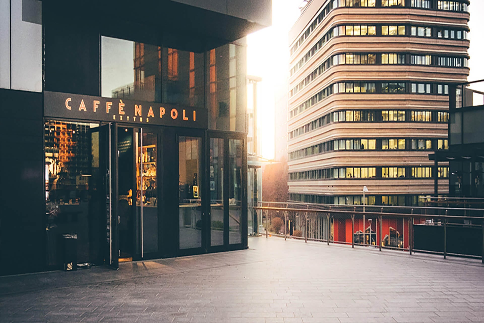 Caffè Napoli piazza Alvar Aalto foto esterni